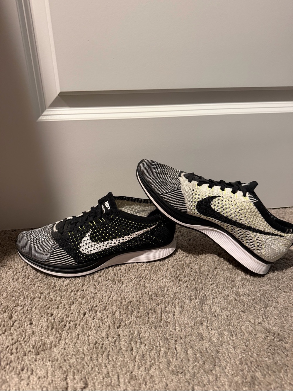 Nike Women’s Flyknit Racer - Black & White